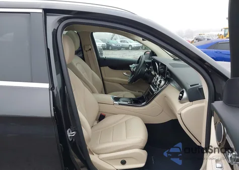 2021 Mercedes-Benz Glc 300 4Matic Suv z USA, uszkodzony, nr VIN W1N0G8EB2MF977592